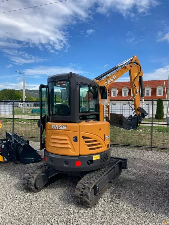 Bérelhető CASE cx30c minikotró